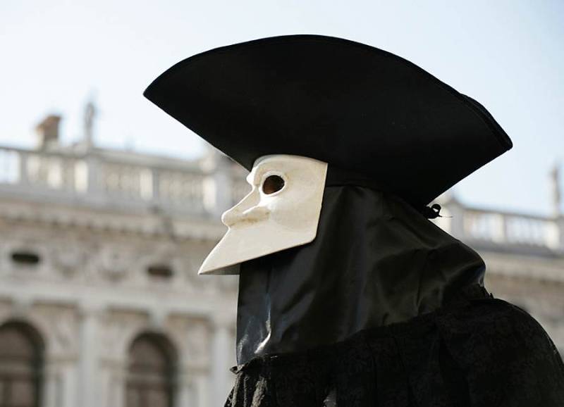 bauta venetian mask