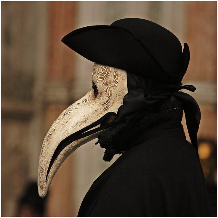medico della plague mask 1