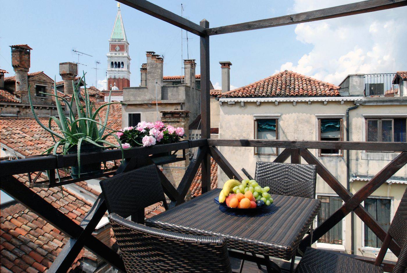 Minimalist Altana Terrace Apartment Venice for Living room