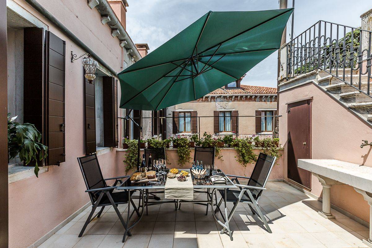 Apartments for rent in Venice Italy - Palazzo Alighieri | Truly Venice