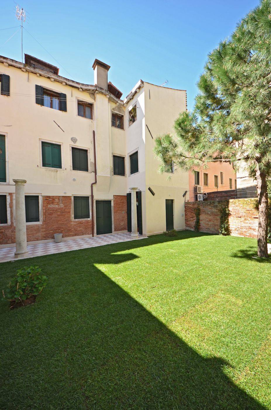 Exclusive rental of Palladio Garden apartment in Sestiere Dorsoduro