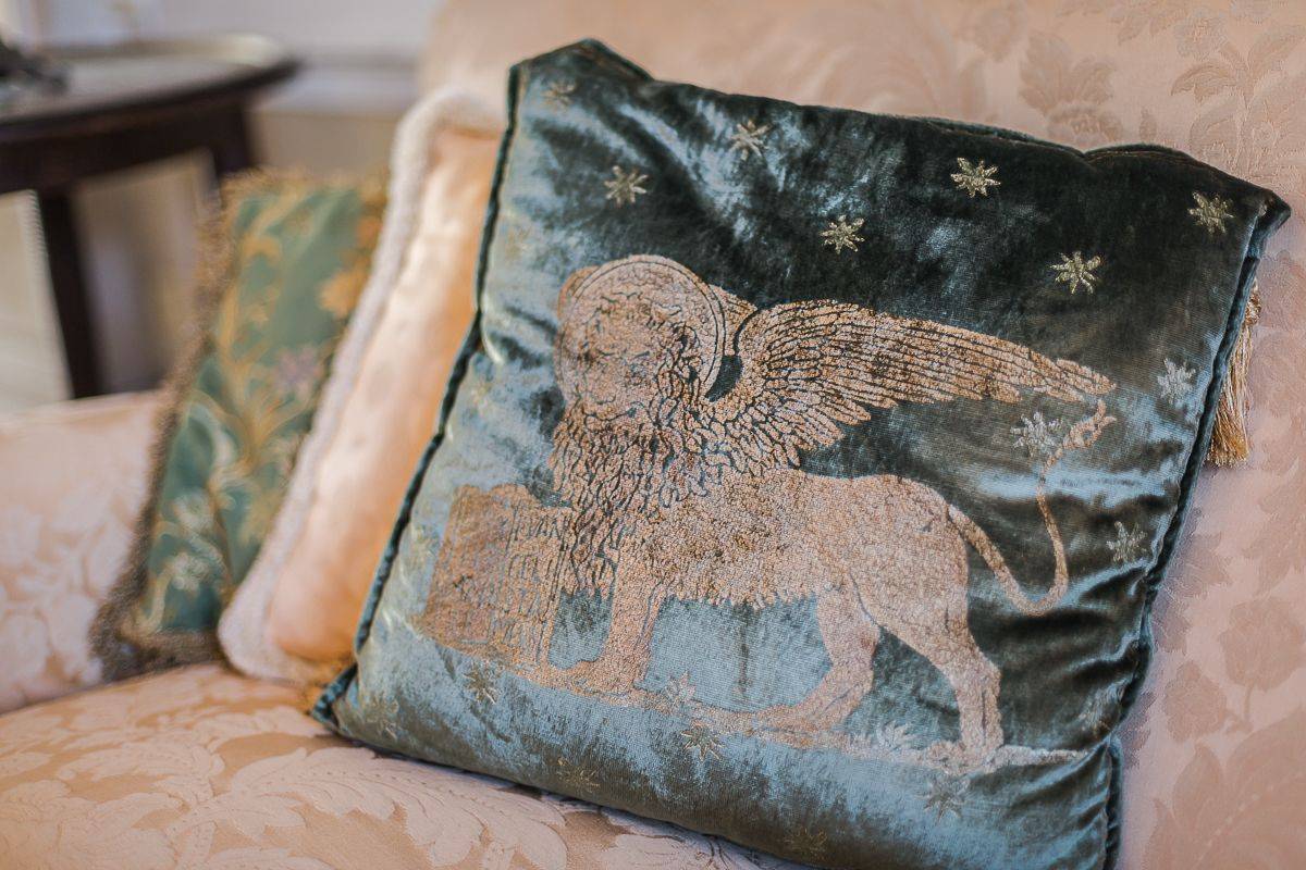 the Brunelleschi is furnished with unique details to enanche the authenticity