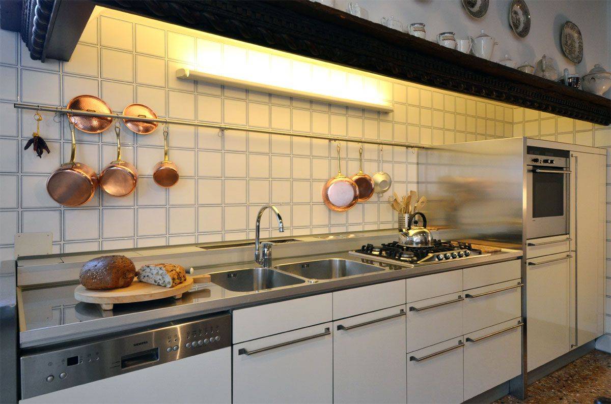 professional and well equipped kitchen, suitable also for catering service