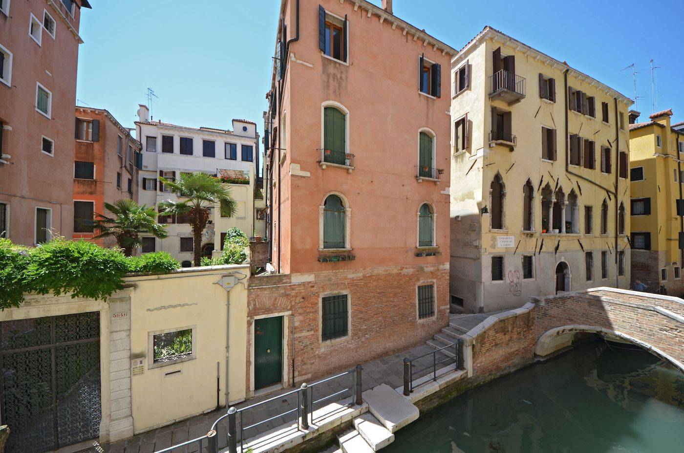 canal view enjoyable from the Biennale apartment terrace canal view enjoyable from the Biennale apartment terrace