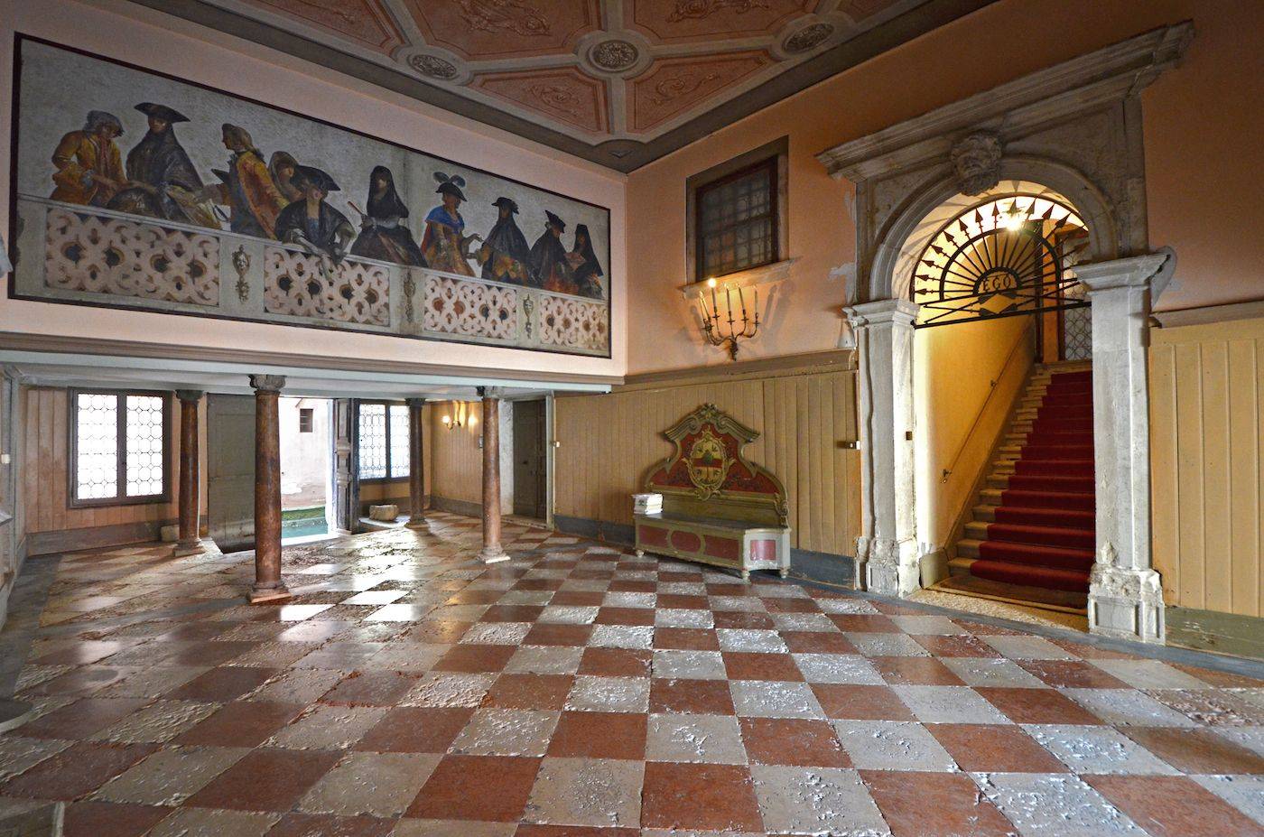 the stunning communal entrance hall at the ground floor of the Palazzo Veneziano