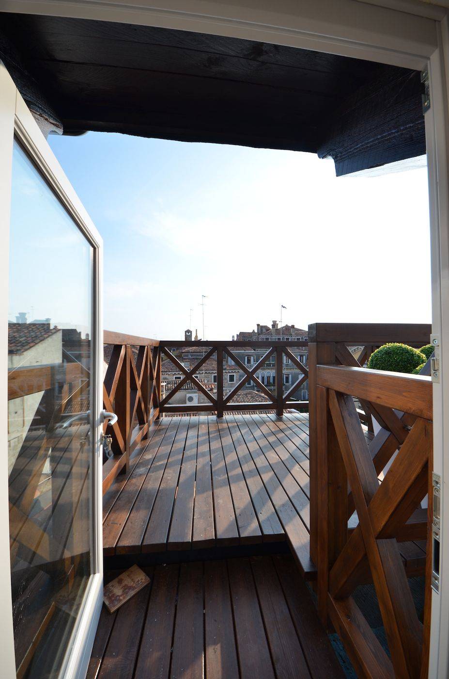 easy access to the panoramic Altana or roof-top terrace