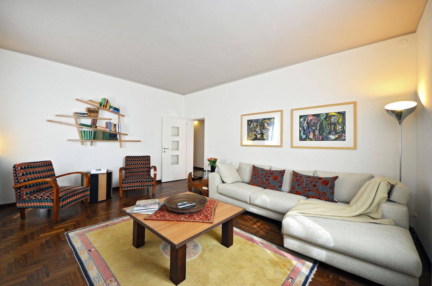 the spacious and welcoming Sansovino apartment living room in Dorsoduro, Venice