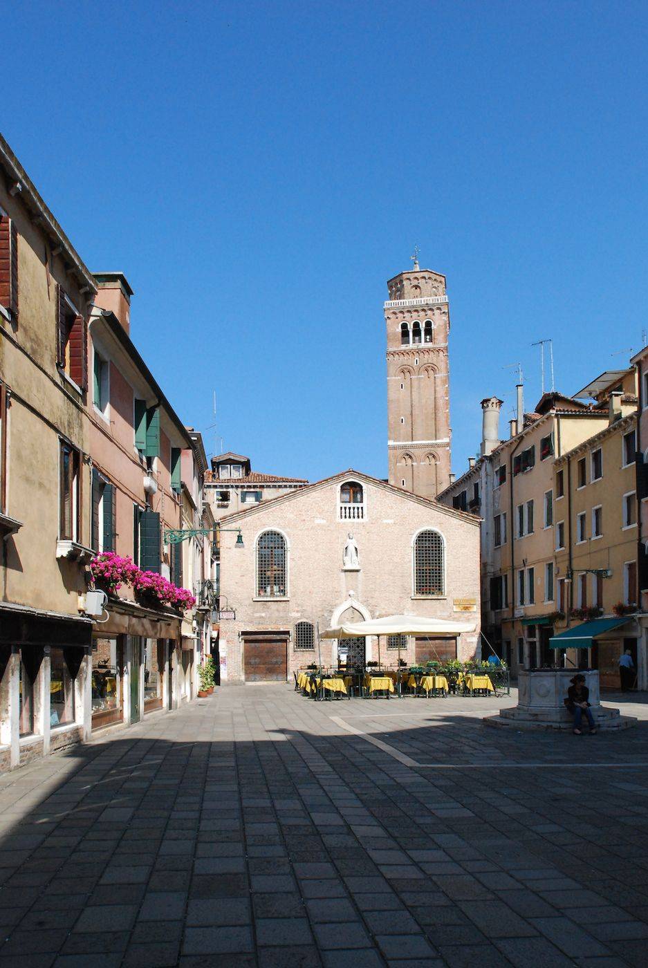 in the surroundings: the lovely Campo San Tomà