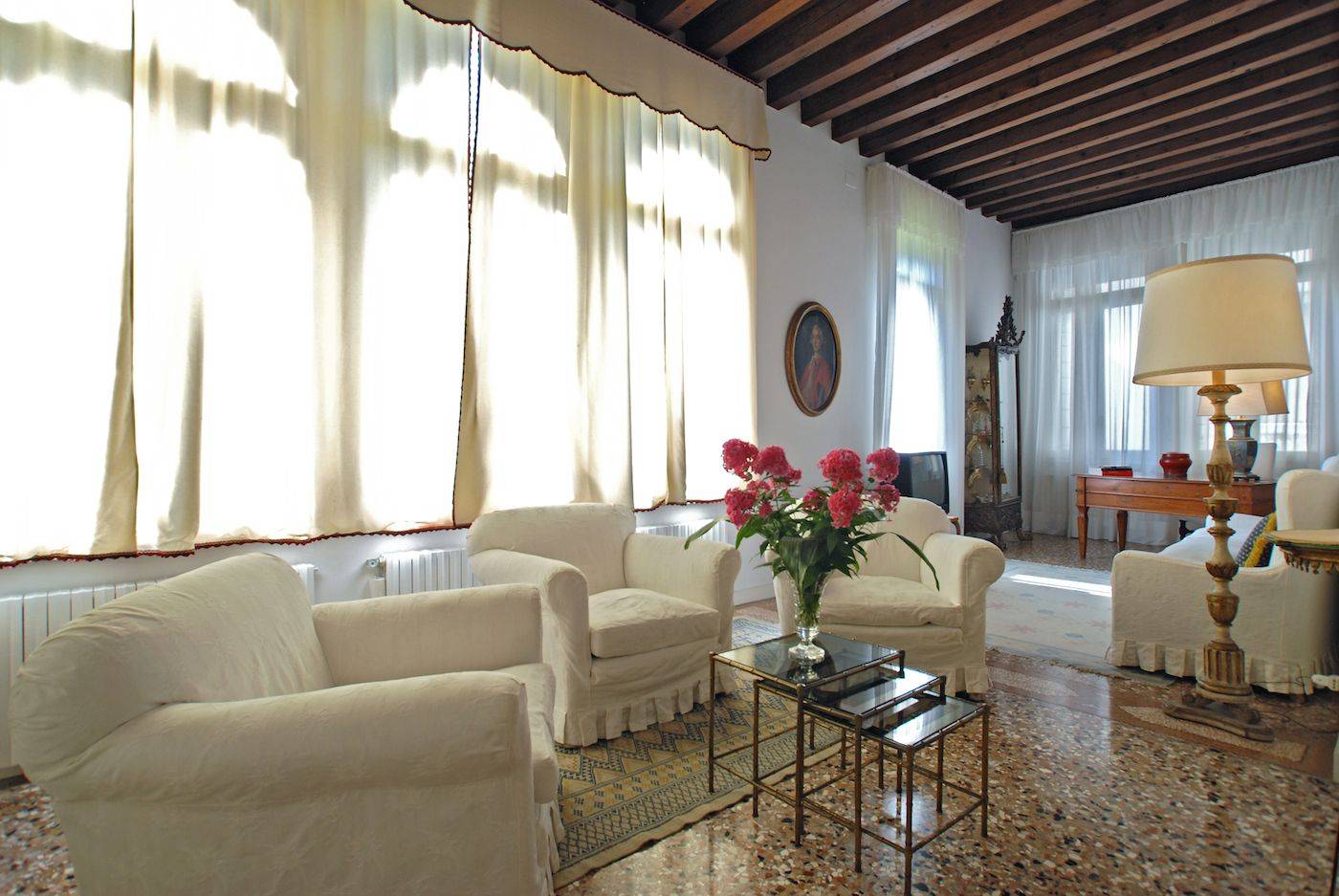 the prestigious living area of the Rezzonico Garden apartment the prestigious living area of the Rezzonico Garden apartment