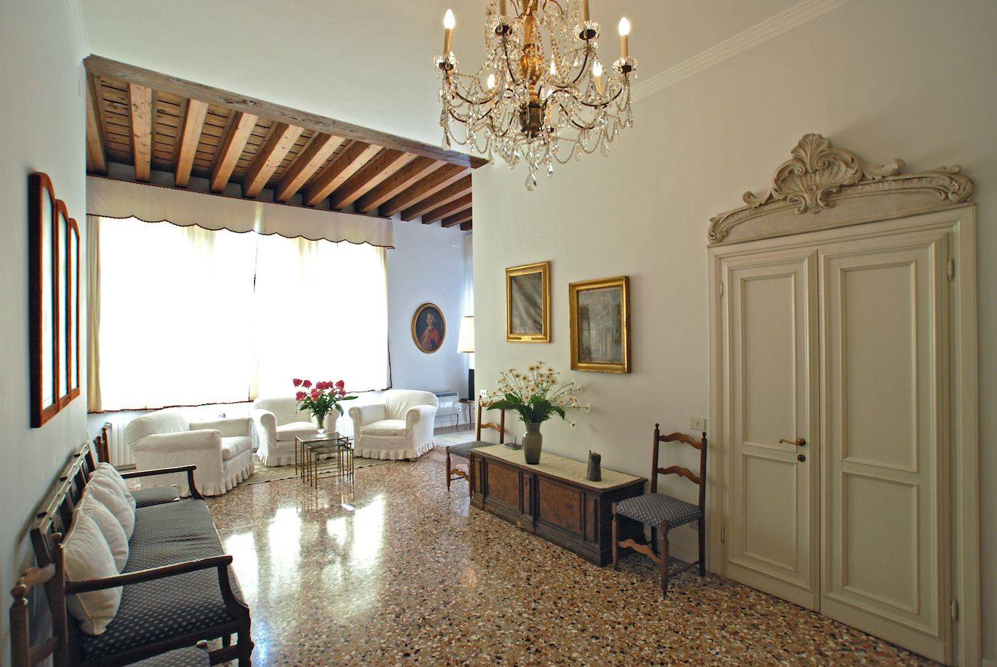 the prestigious living area of the Rezzonico Garden apartment the prestigious living area of the Rezzonico Garden apartment