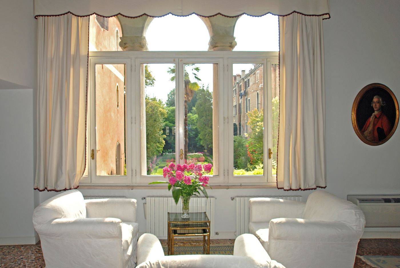 enjoy an amazing view on the garden from the trifora of the living room enjoy an amazing view on the garden from the trifora of the living room