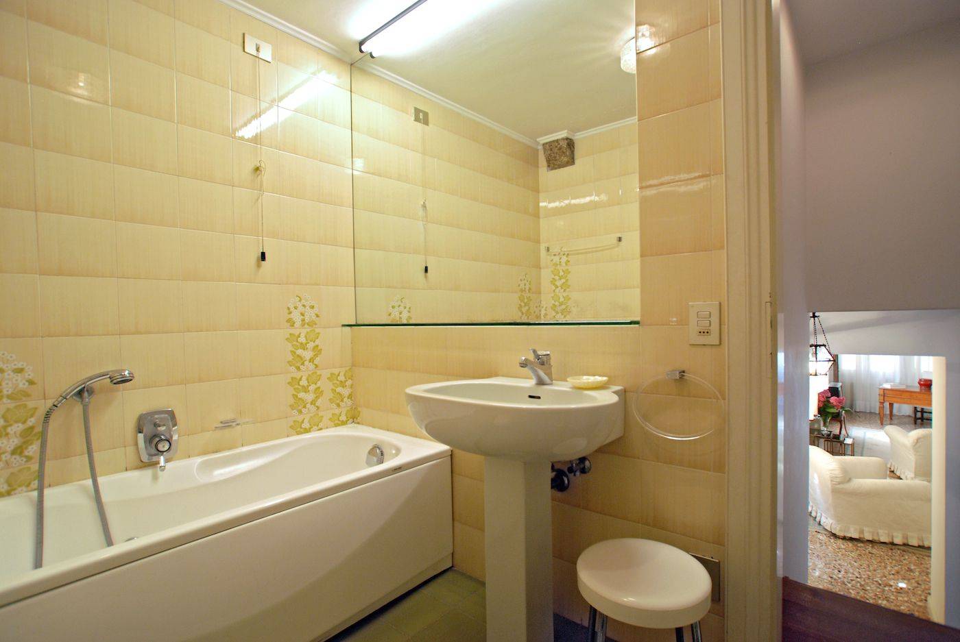 the bathrooom with tub the bathrooom with tub