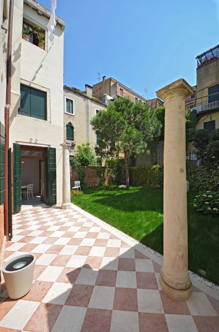 access to the Palladio Garden apartment from the shared garden
