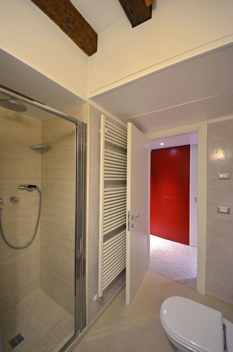 second bathroom of the Palladio Garden apartment