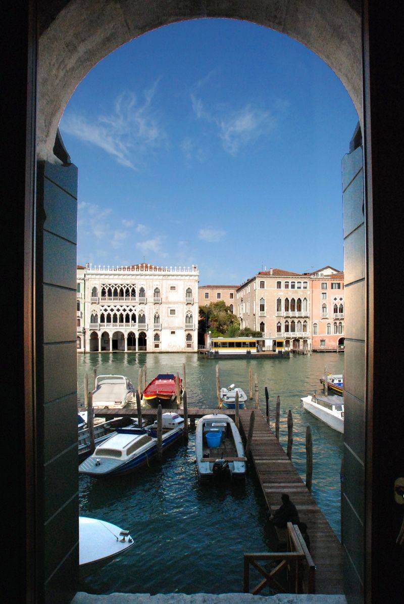 an apartment with a truly exclusive Grand Canal view!