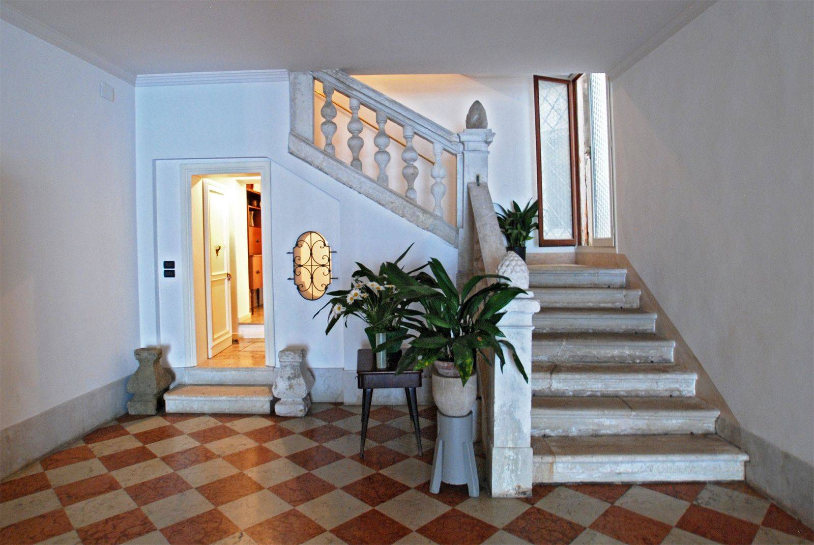 shared entrance at the ground floor shared entrance at the ground floor