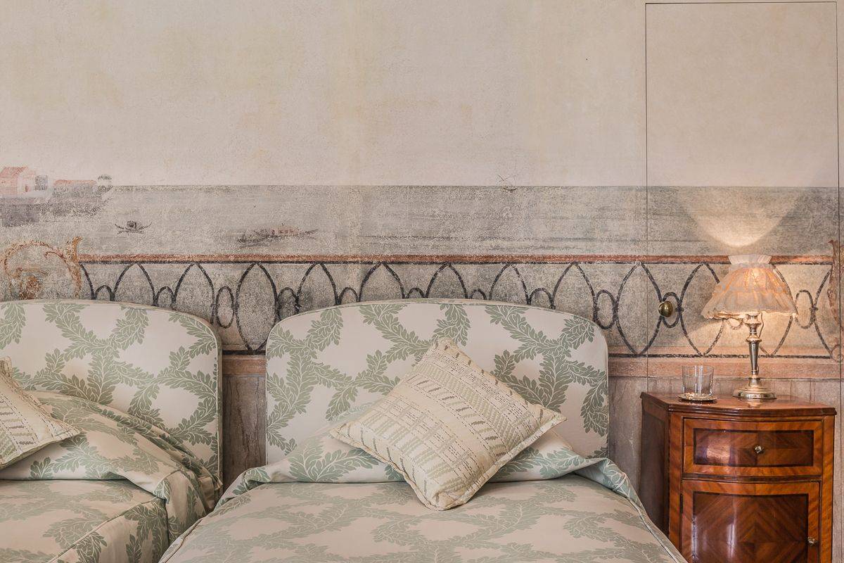 double / twin bedroom 2 with frescoes