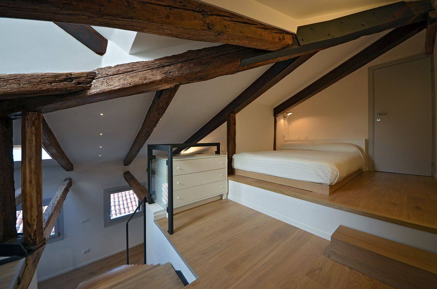 in the attic level there is a 140 cm wide bed 