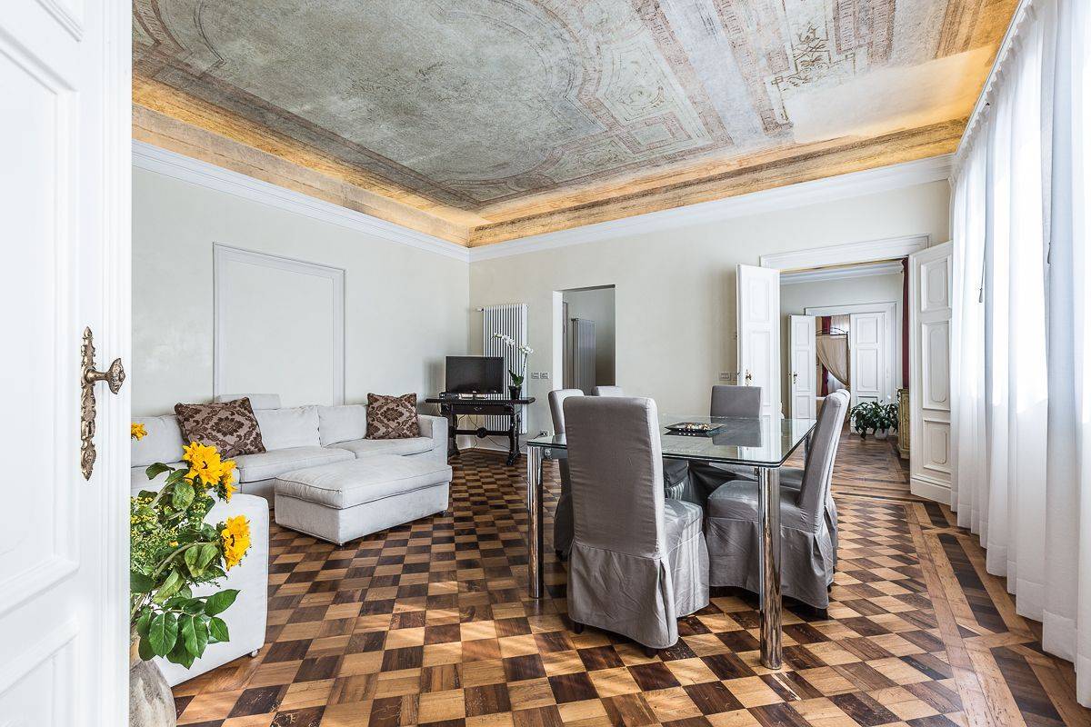 main living room of Palazzo Alighieri with stunning canal view