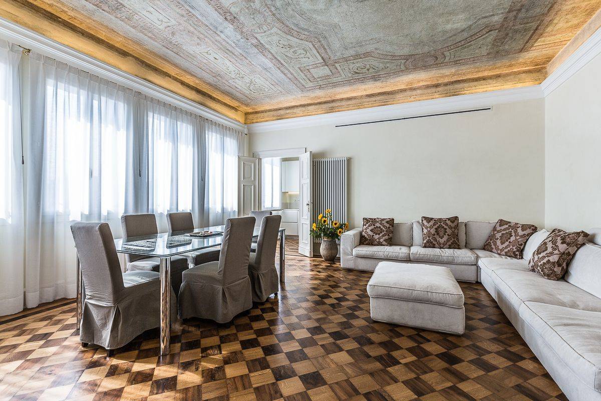 main living room of Palazzo Alighieri with stunning canal view