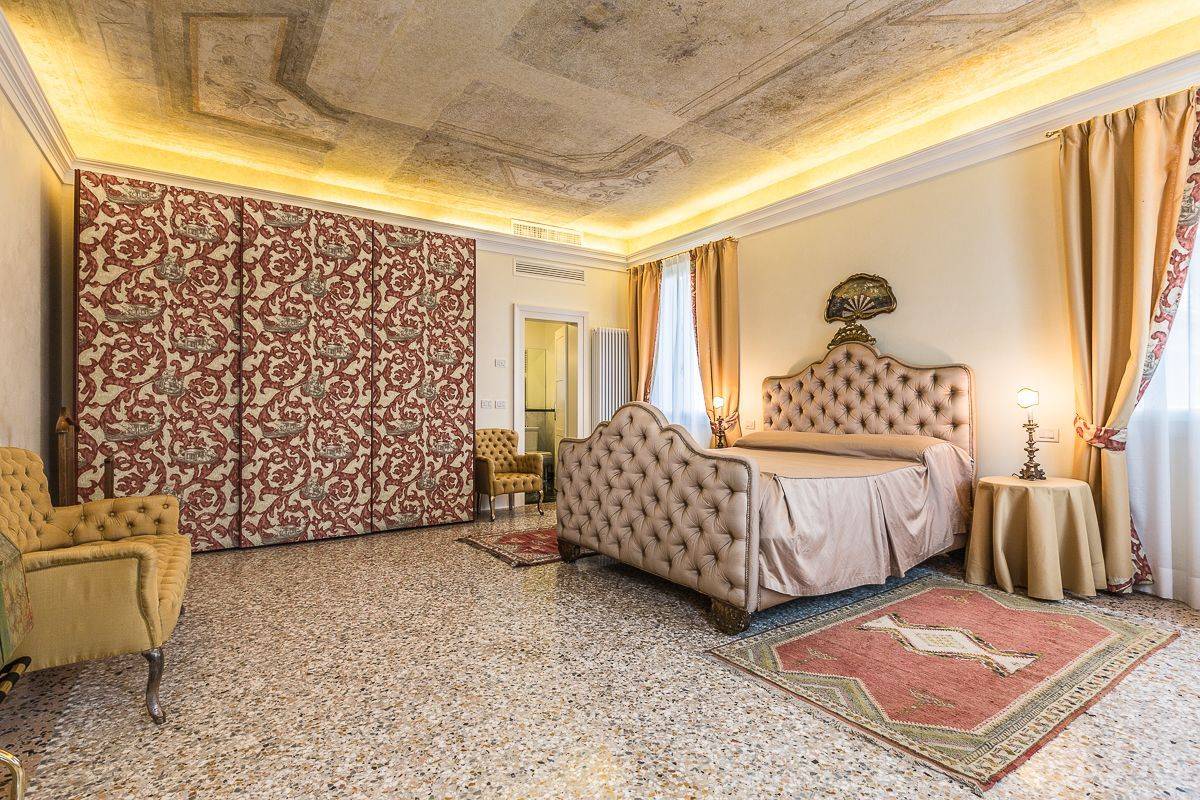 Alighieri "D" luxury master bedroom with en-suite bathroom