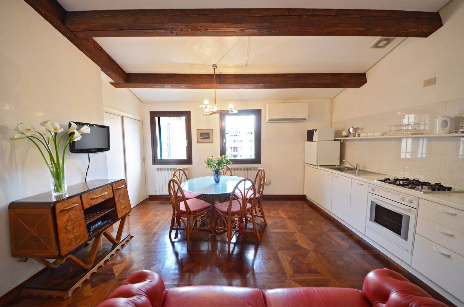 comfort, functionality, panoramic view and affordable pricing are some of the Frari apartment features