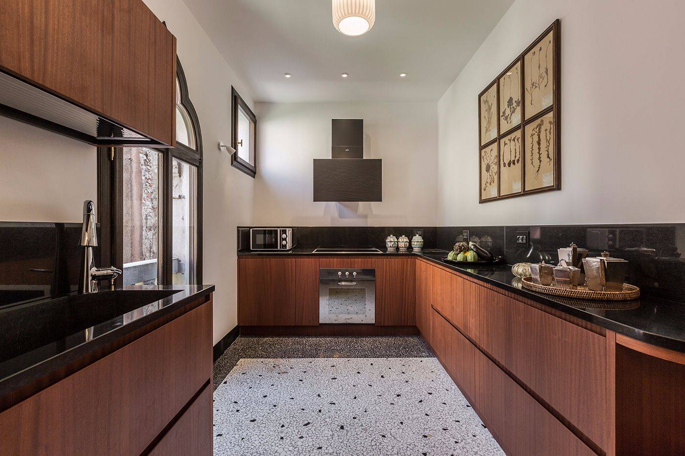 brand new, spacious and luxurious kitchen 