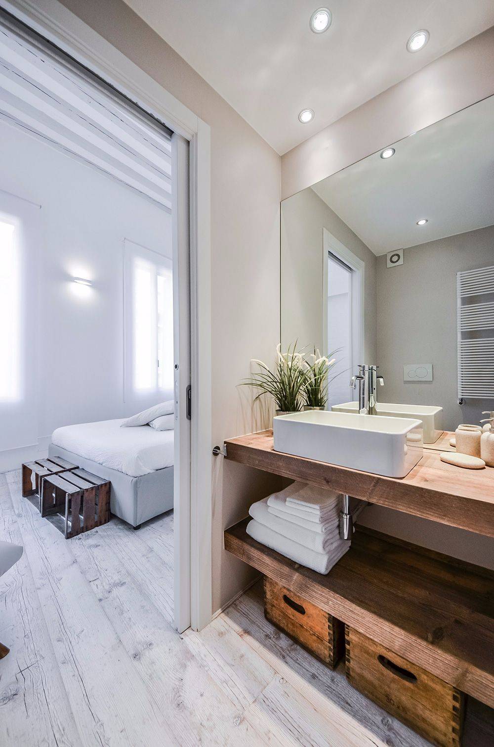 luxury en-bathroom with shower