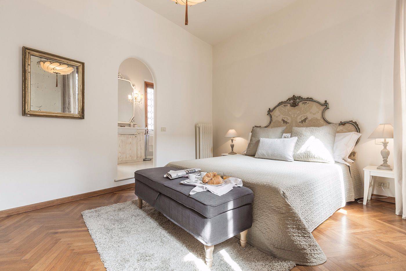 with en-suite bathroom, large wardrobe, canal view