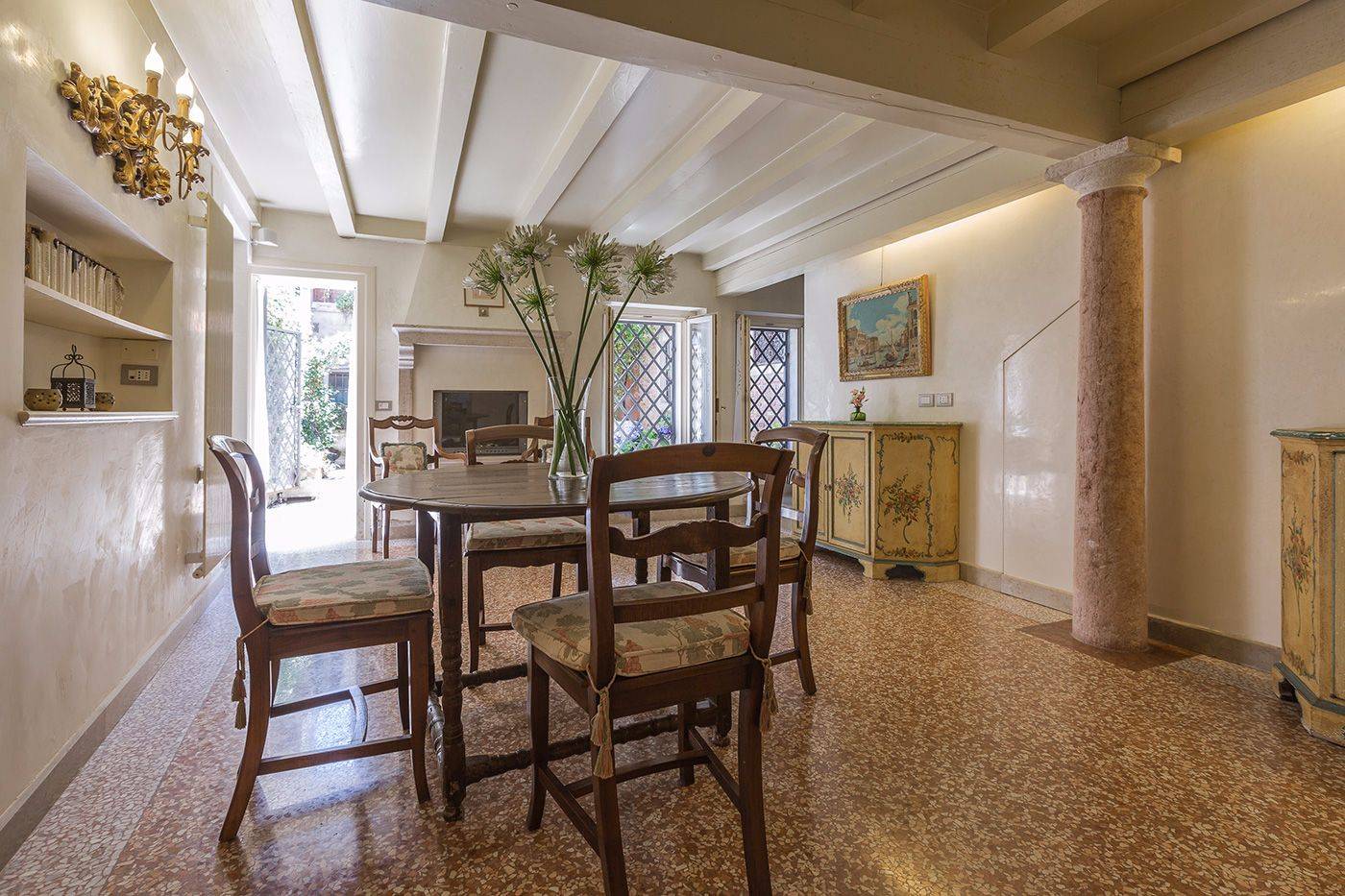 Quiet and Classy Venetian Home with Private Courtyard | Truly Venice ...