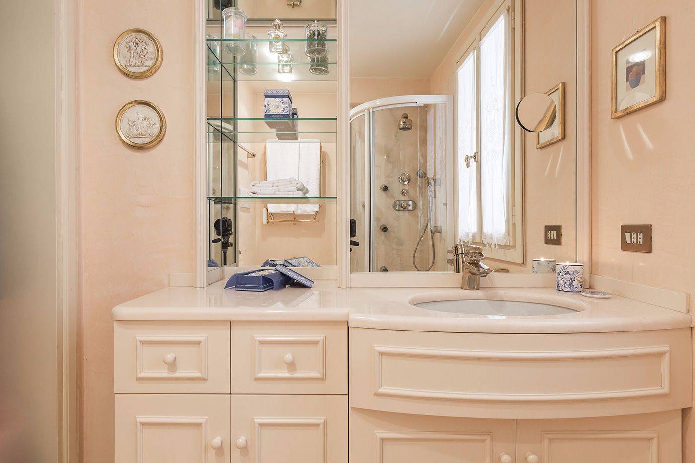luxurious en-suite bathroom of the master bedroom