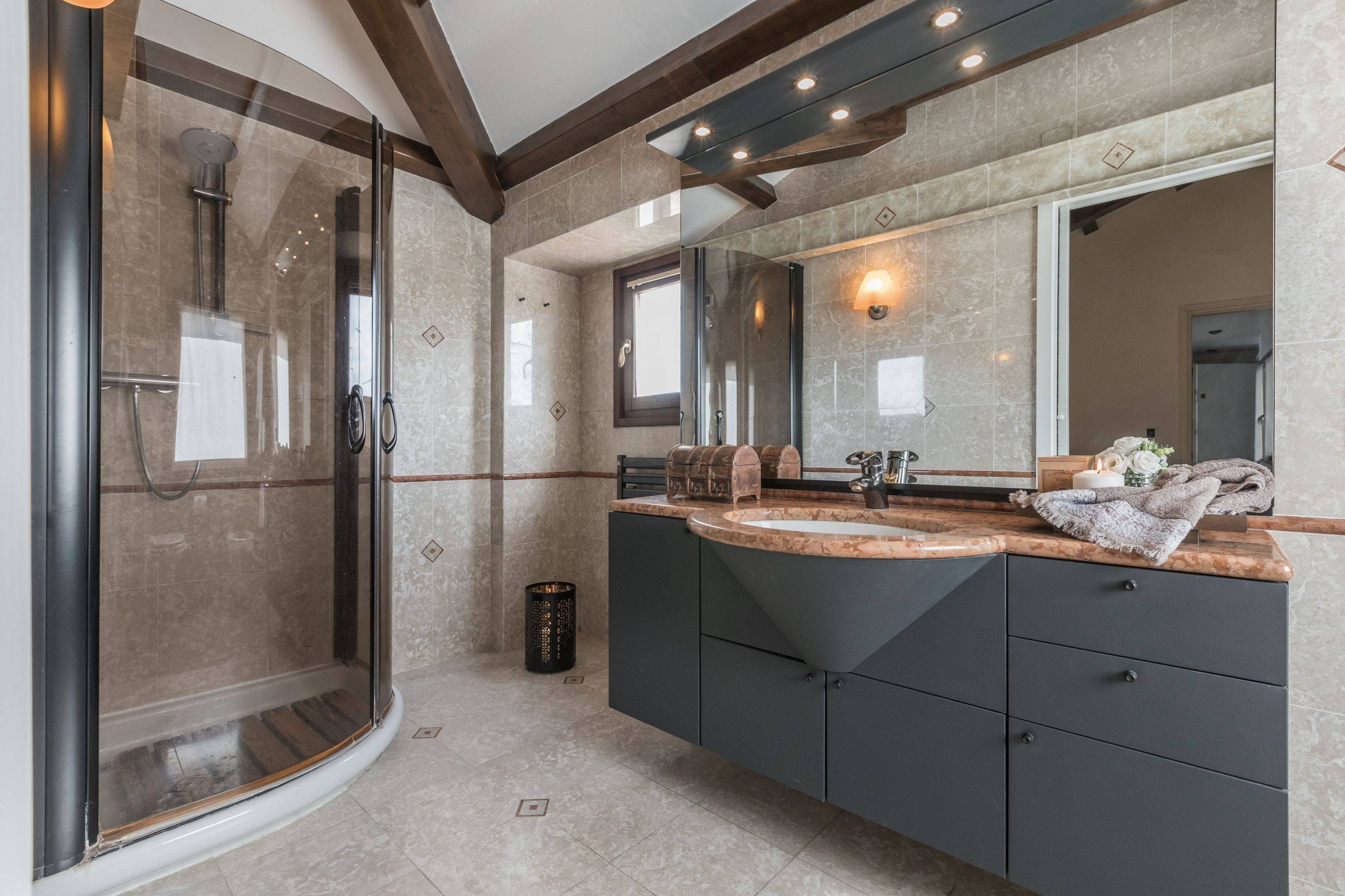 bright and spacious en-suite bathroom with shower bright and spacious en-suite bathroom with shower