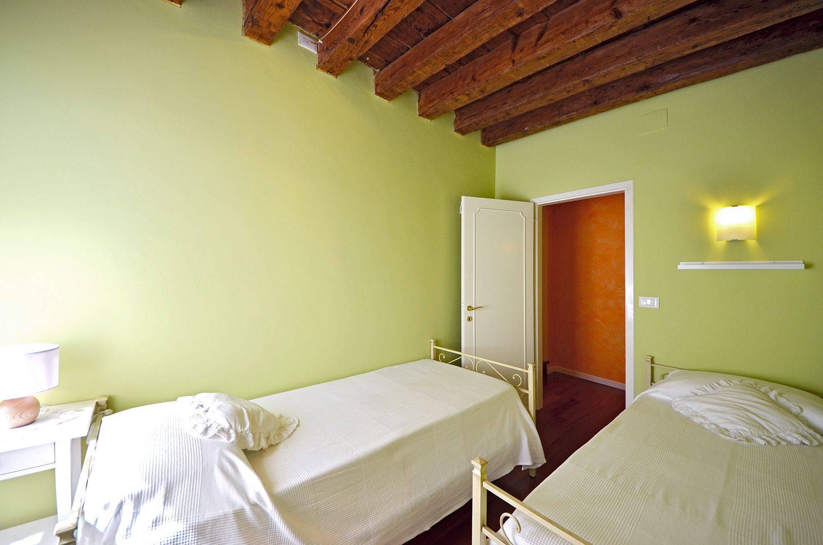 twin bedroom