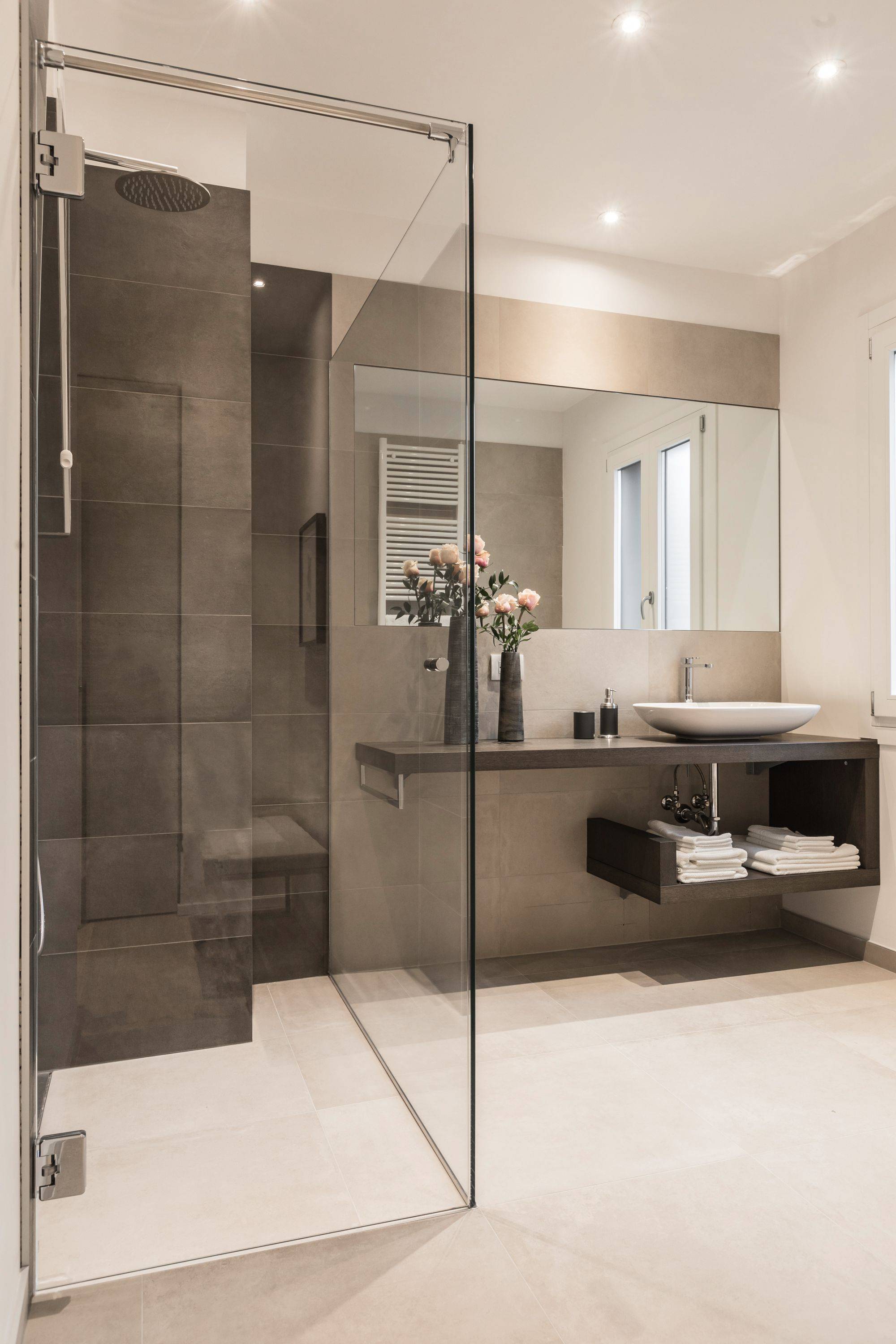 ...with luxury shower cabin