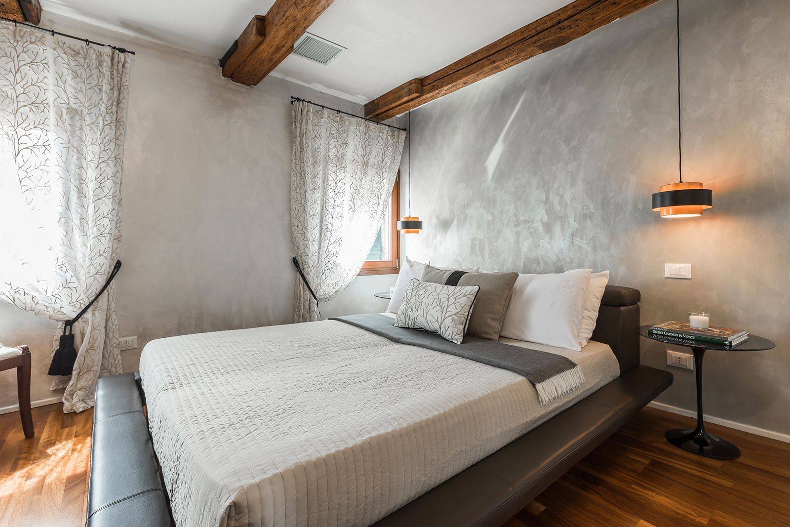 there is a beautiful double bedroom  there is a beautiful double bedroom