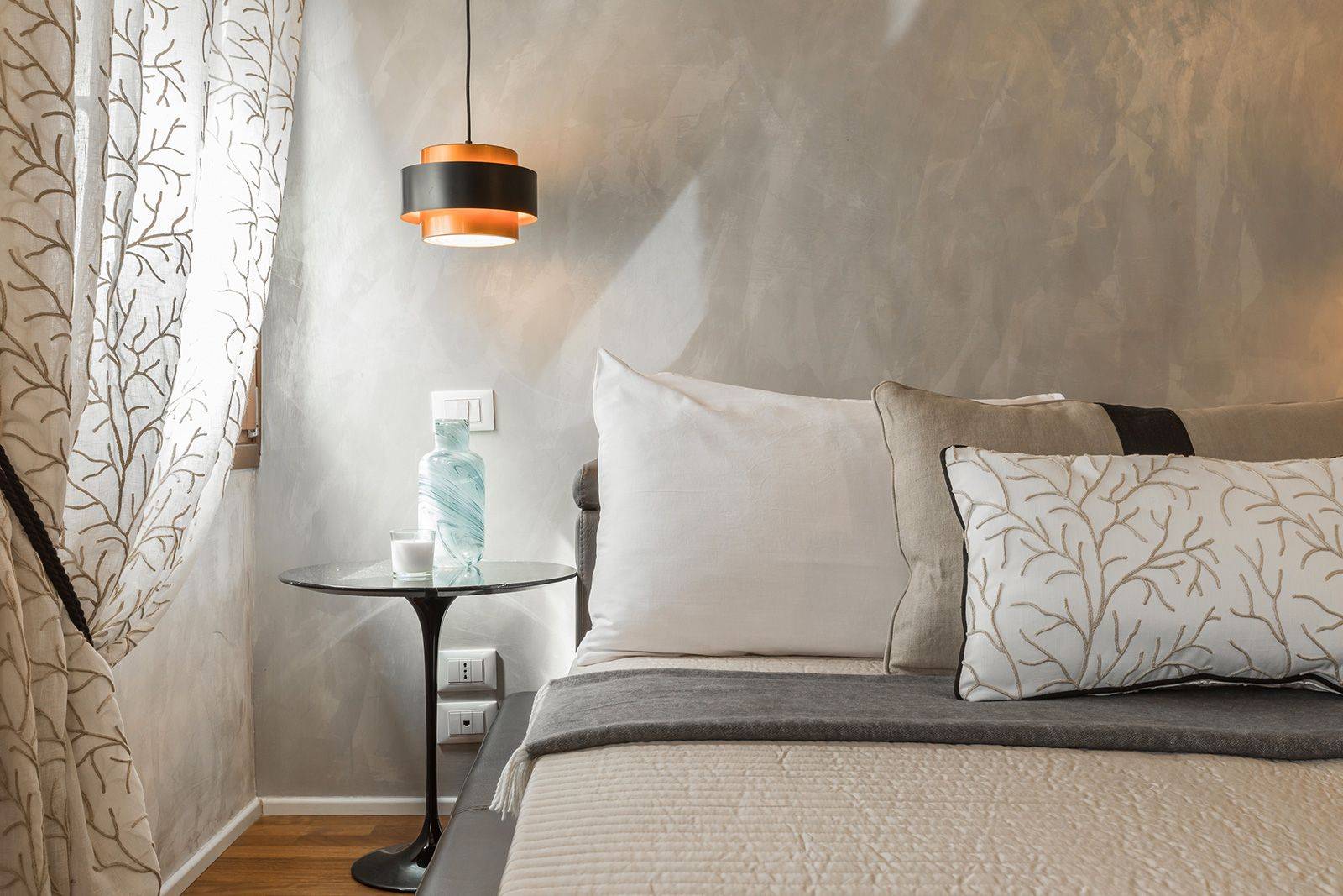 with nice fabrics and stucco Veneziano walls with nice fabrics and stucco Veneziano walls