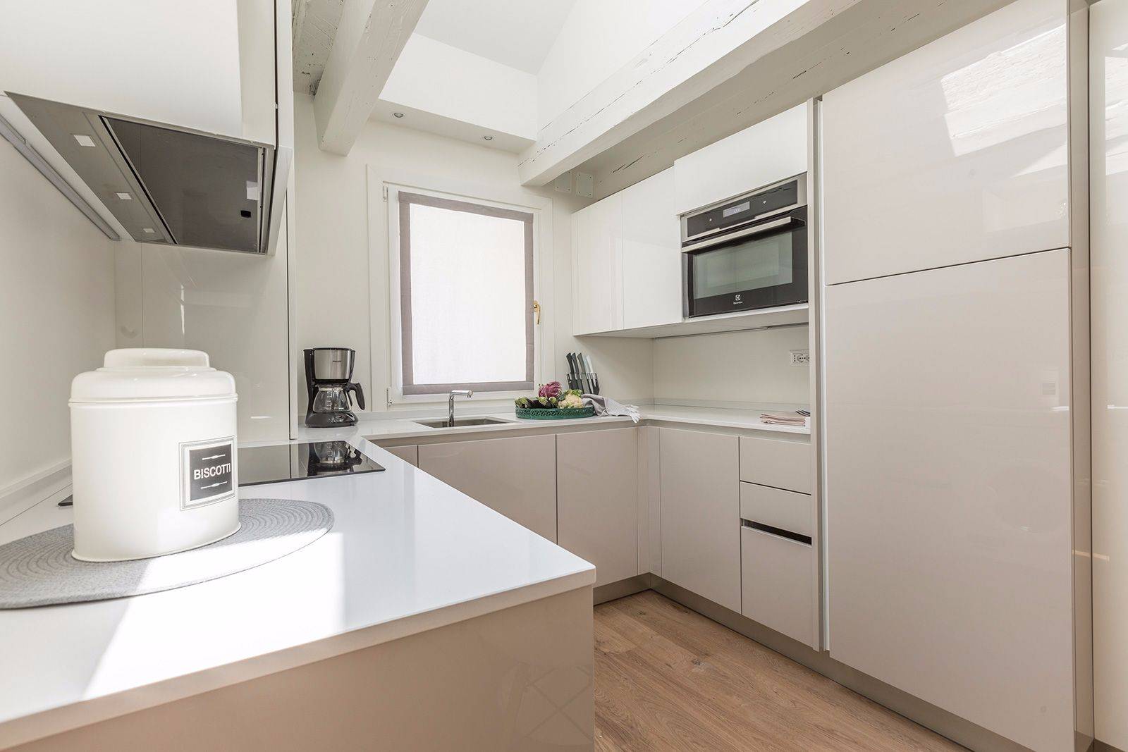 the kitchen is bright and spacious and it is fully equipped