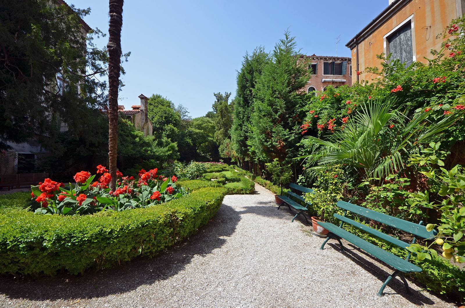 Piano Nobile Veneziano with Venice Style Truly Secret Italian Garden | Apartments