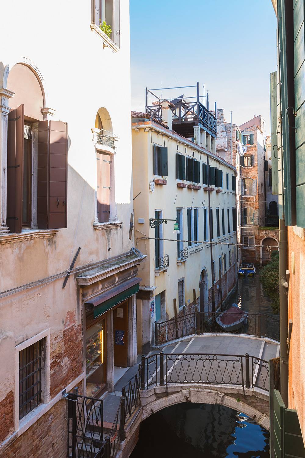 from the living room and kitchen you can enjoy Canal view from the living room and kitchen you can enjoy Canal view