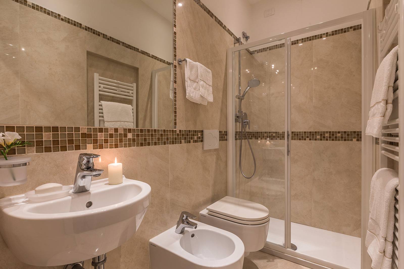 the smaller bathroom accessible from the corridor the smaller bathroom accessible from the corridor