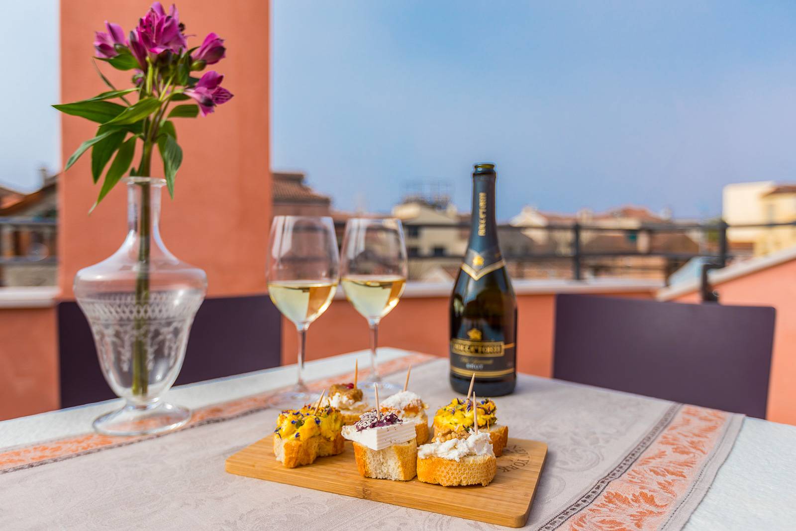 you can have lunch or dinner with an exclusive view over the rooftops of the Dorsoduro district