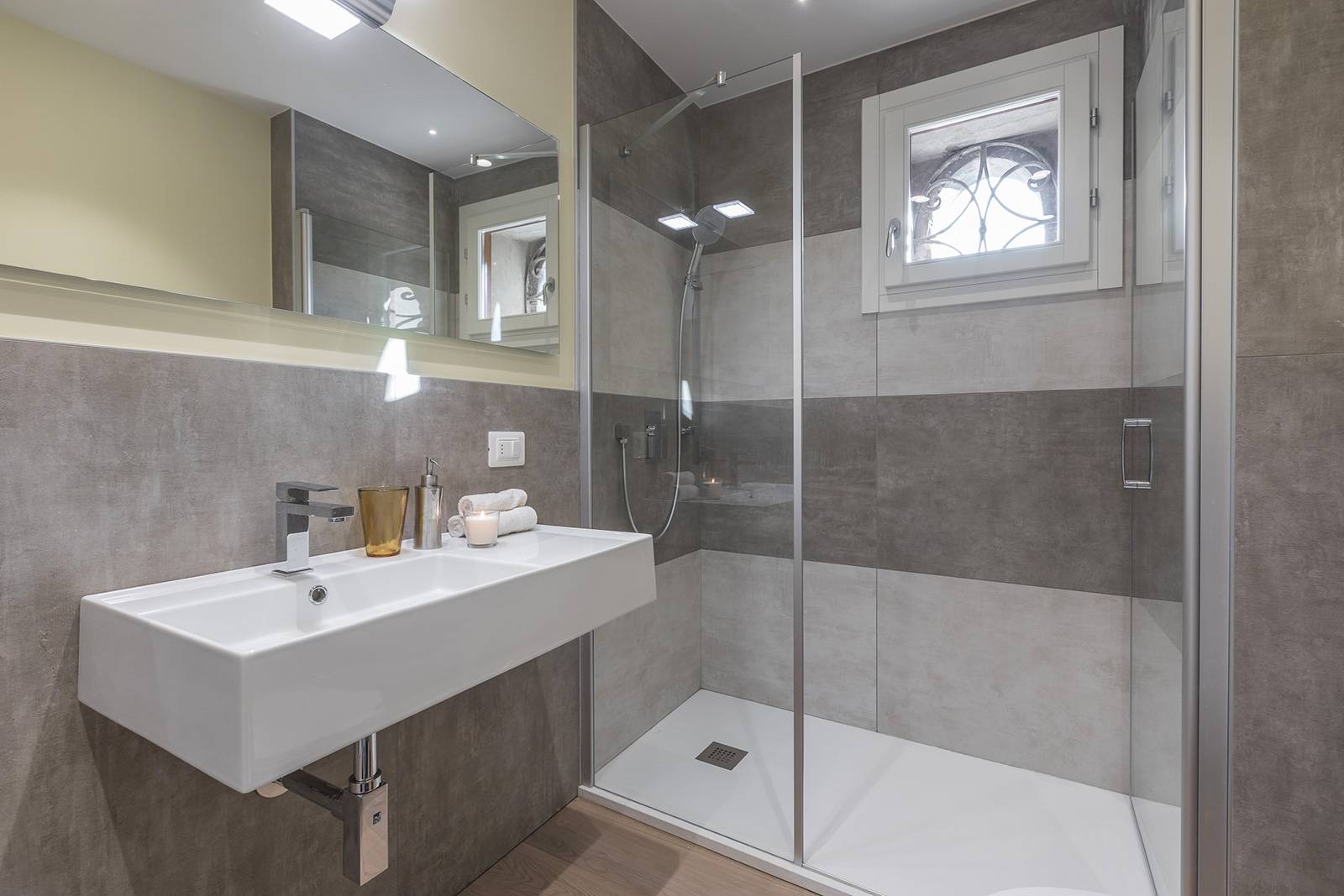 fourth bathroom connected to the bedroom at the ground floor