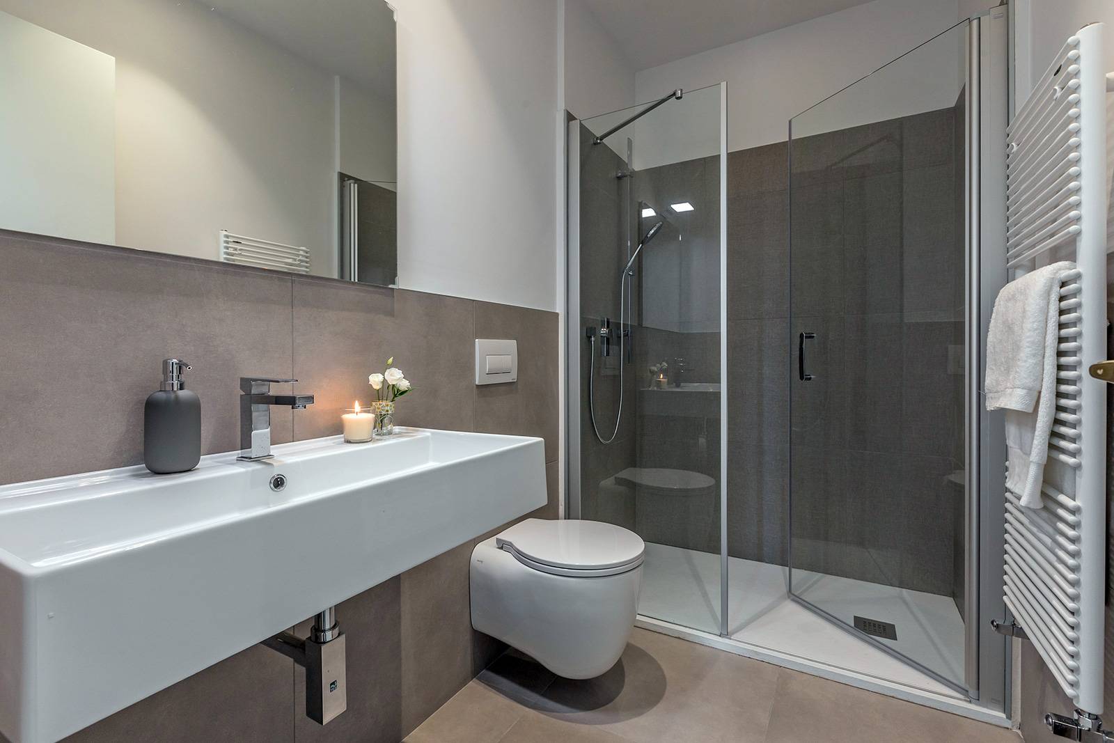 en-suite bathroom of the master bedroom