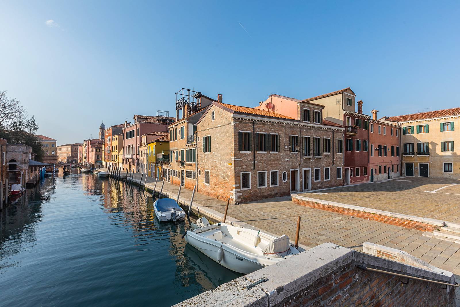 the San Trovaso Prestige is the raw brick building on the corner between the square and the canal