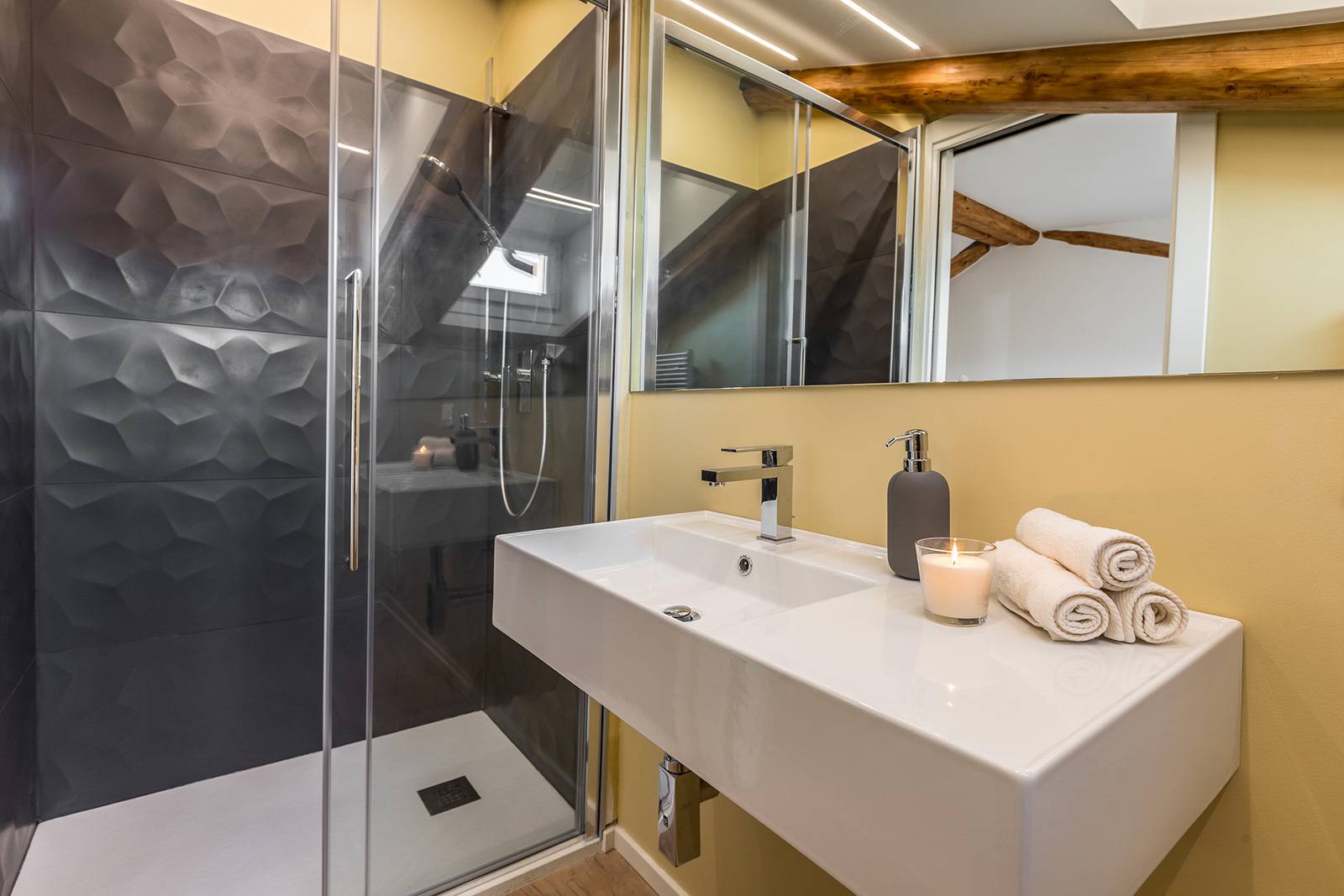 2nd floor: bathroom 2 2nd floor: bathroom 2