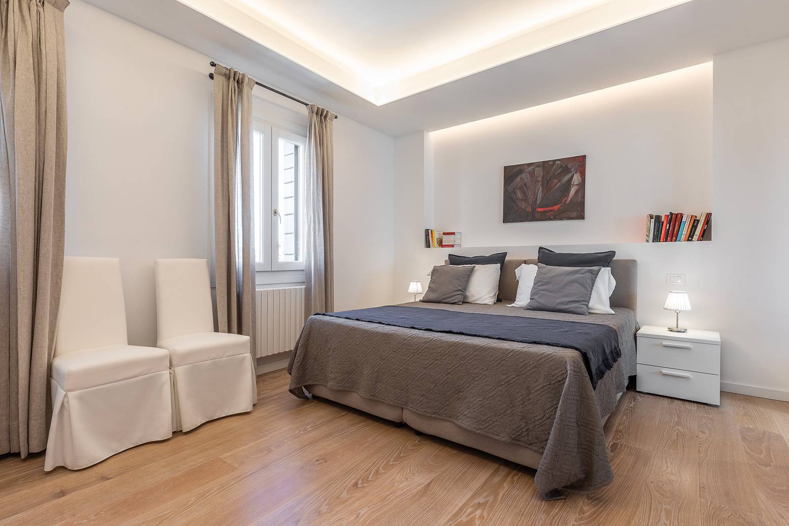 second bedroom with en-suite bathroom