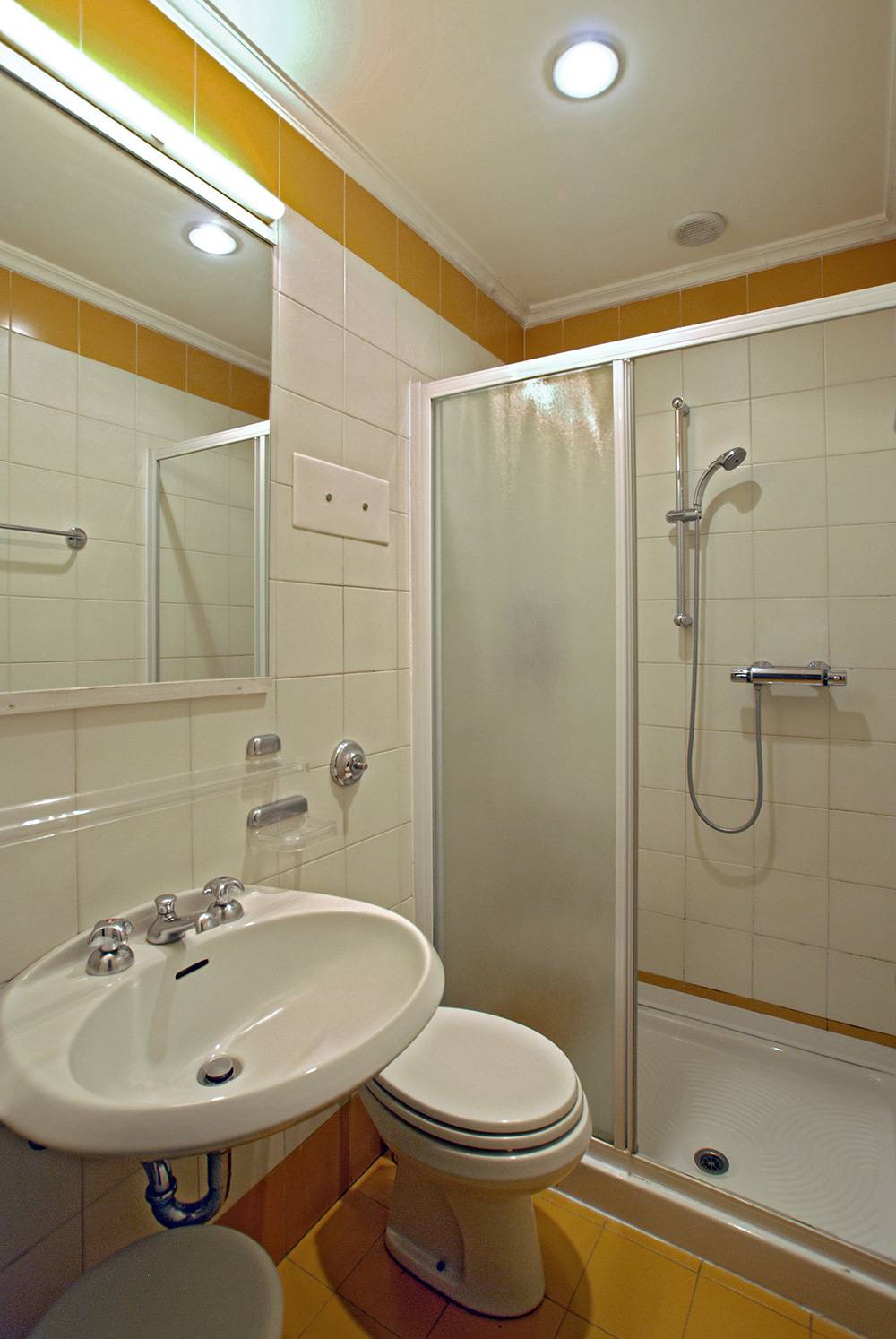 Rezzonico Garden Apartment: 2nd bathroom