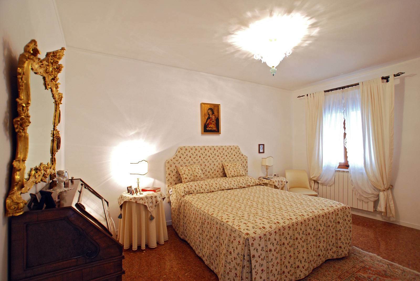 venetian style master bedroom