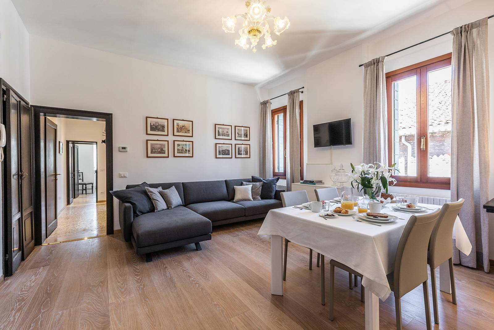 Rigoletto apartment secondary living room