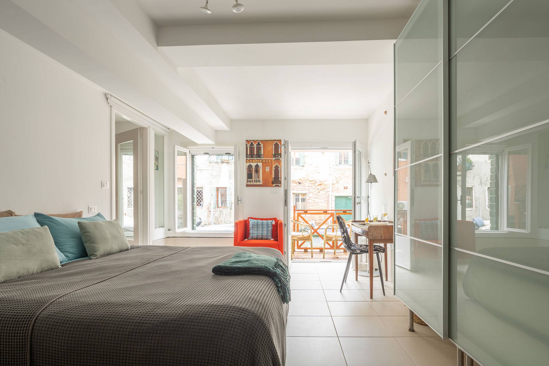 the master bedroom is very spacious and give access to the terrace on the canal the master bedroom is very spacious and give access to the terrace on the canal